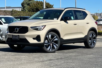 New 2025 Volvo XC40 B5 Plus w/ Climate Package
