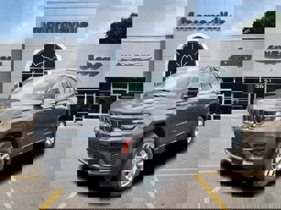 New 2025 Jeep Grand Cherokee Laredo w/ Luxury Tech Group I