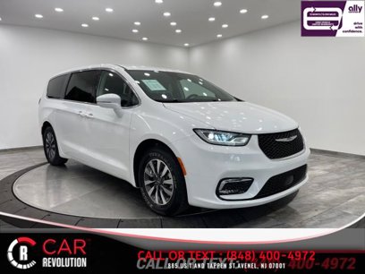 Used 2022 Chrysler Pacifica Touring-L