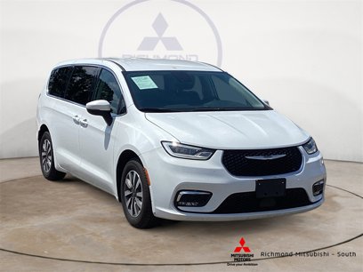 Used 2023 Chrysler Pacifica Touring-L