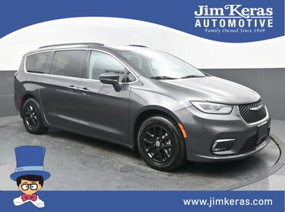 Used 2022 Chrysler Pacifica Touring-L