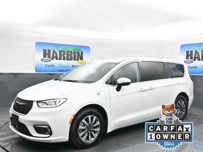 Used 2023 Chrysler Pacifica Touring-L