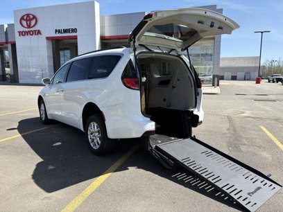 Used 2022 Chrysler Pacifica Touring-L