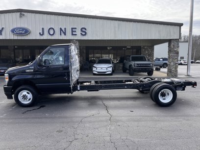 Used 2025 Ford E-450 and Econoline 450 Super Duty w/ Driver's Safety Package