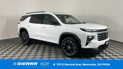 New 2025 Chevrolet Traverse LT w/ Sun and Wheel Package