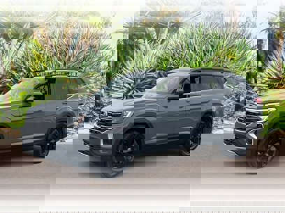 New 2025 Volkswagen Atlas SE