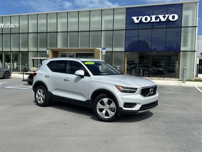 Used 2022 Volvo XC40 T4 Momentum