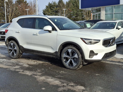 New 2025 Volvo XC40 B5 Core w/ Protection Package Premier