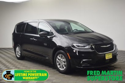 Used 2023 Chrysler Pacifica Touring-L