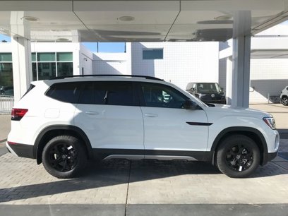 New 2025 Volkswagen Atlas Peak Edition SE