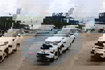 Used 2023 Toyota Highlander LE