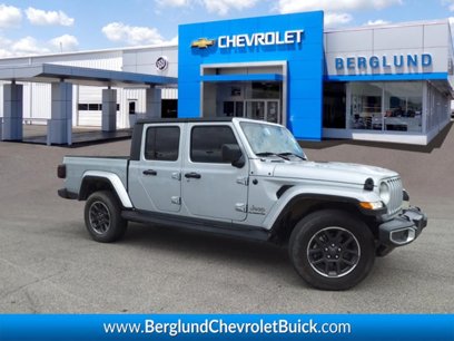 Used 2022 Jeep Gladiator Overland w/ Popular Equipment Package