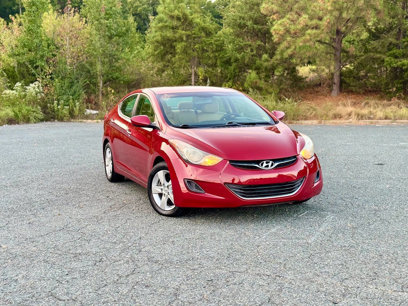 Used 2011 Hyundai Elantra GLS w/ Navigation Pkg 4