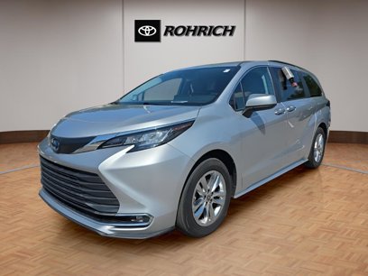 Used 2022 Toyota Sienna XLE