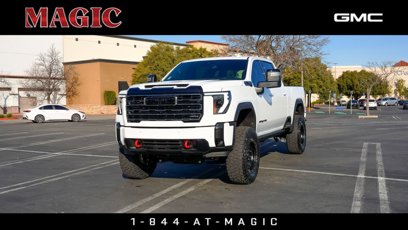 New 2025 GMC Sierra 2500 AT4 w/ Max Trailering Package