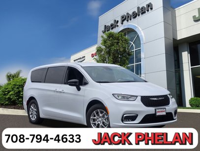 New 2025 Chrysler Pacifica Select