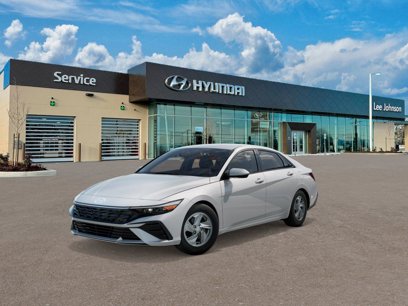 New 2025 Hyundai Elantra SE