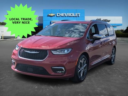 Used 2025 Chrysler Pacifica Pinnacle w/ Trailer Tow Group