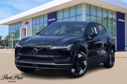 New 2025 Volvo EX30 Plus w/ Climate Package
