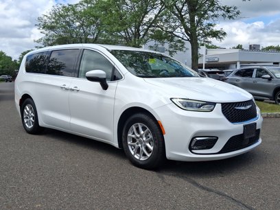 Used 2023 Chrysler Pacifica Touring-L