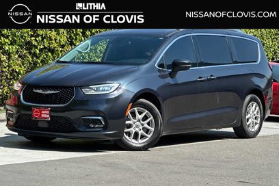 Used 2021 Chrysler Pacifica Touring-L w/ Uconnect Theater Family Group