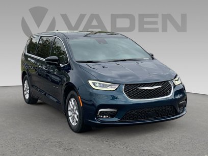 New 2025 Chrysler Pacifica Select