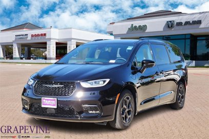 New 2025 Chrysler Pacifica Select