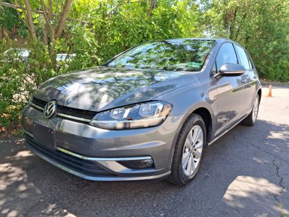 Used 2018 Volkswagen Golf SE