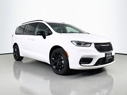 New 2026 Chrysler Pacifica Limited