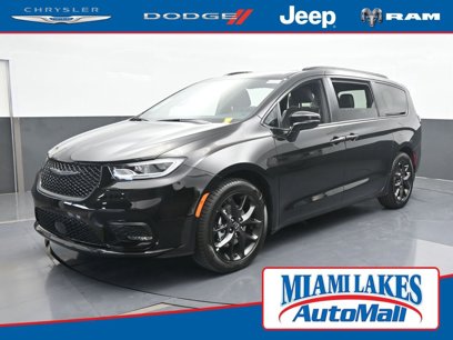 New 2026 Chrysler Pacifica Limited w/ S Appearance Package