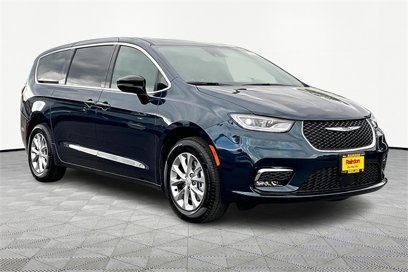 New 2025 Chrysler Pacifica Select