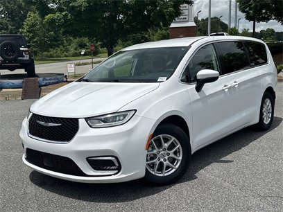 Used 2023 Chrysler Pacifica Touring-L