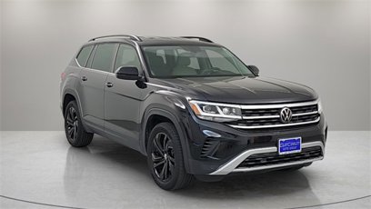Used 2023 Volkswagen Atlas SE w/ Black Wheel Package