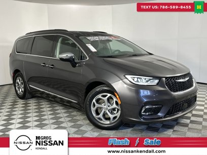 Used 2023 Chrysler Pacifica Limited