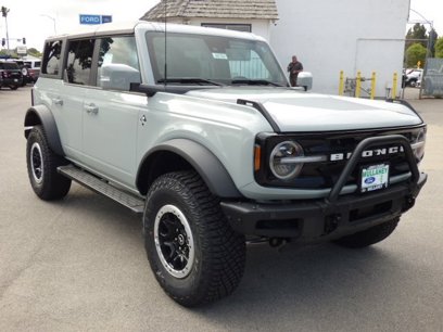 New 2024 Ford Bronco Outer Banks w/ Sasquatch Package