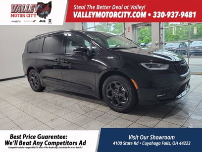 New 2025 Chrysler Pacifica Premium