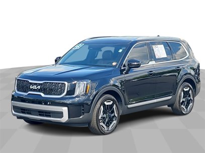 Used 2023 Kia Telluride EX w/ EX Captain's Chair Package