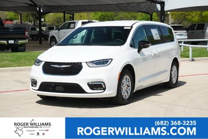 New 2025 Chrysler Pacifica Select