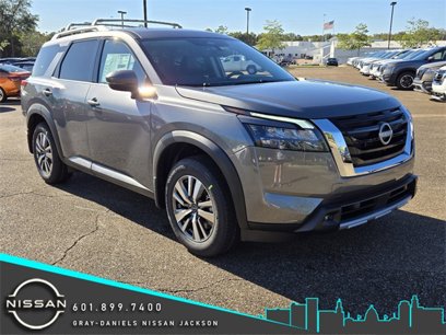 New 2025 Nissan Pathfinder SL w/ Cargo Package