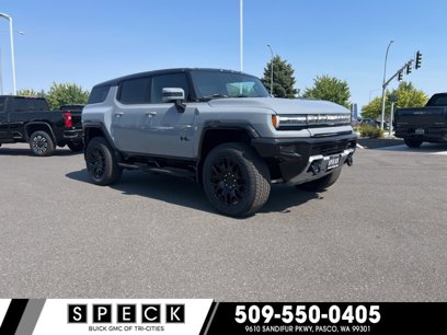 New 2025 GMC Hummer EV 2X w/ LPO, Dark Essentials Package