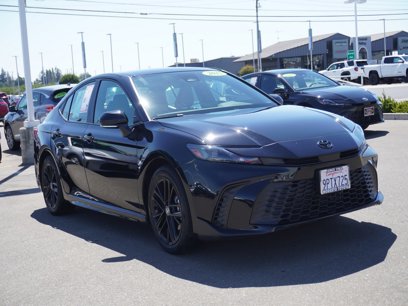 Used 2025 Toyota Camry SE w/ Convenience Package