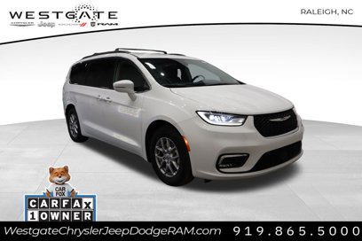 Used 2021 Chrysler Pacifica Touring w/ Uconnect Theater Family Group