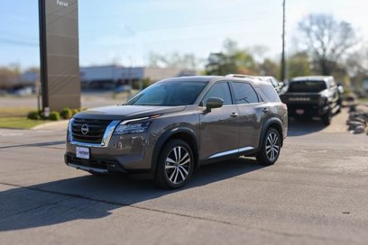 Used 2024 Nissan Pathfinder Platinum w/ Cargo Package