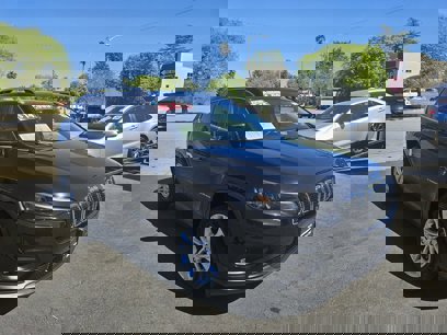Used 2019 Jeep Cherokee Latitude w/ Popular Appearance Group