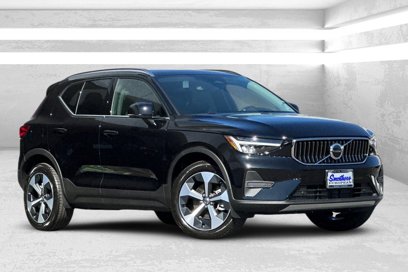 New 2025 Volvo XC40 B5 Core w/ Protection Package Premier