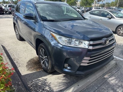 Used 2019 Toyota Highlander SE