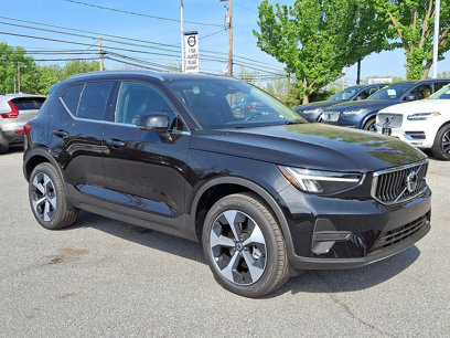 New 2025 Volvo XC40 B5 Core w/ Protection Package Premier