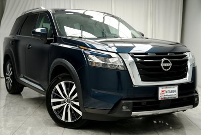 Used 2022 Nissan Pathfinder Platinum w/ Cargo Package