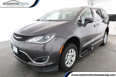 Used 2020 Chrysler Pacifica Touring w/ Advanced Safetytec Group