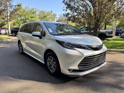 Used 2022 Toyota Sienna XLE
